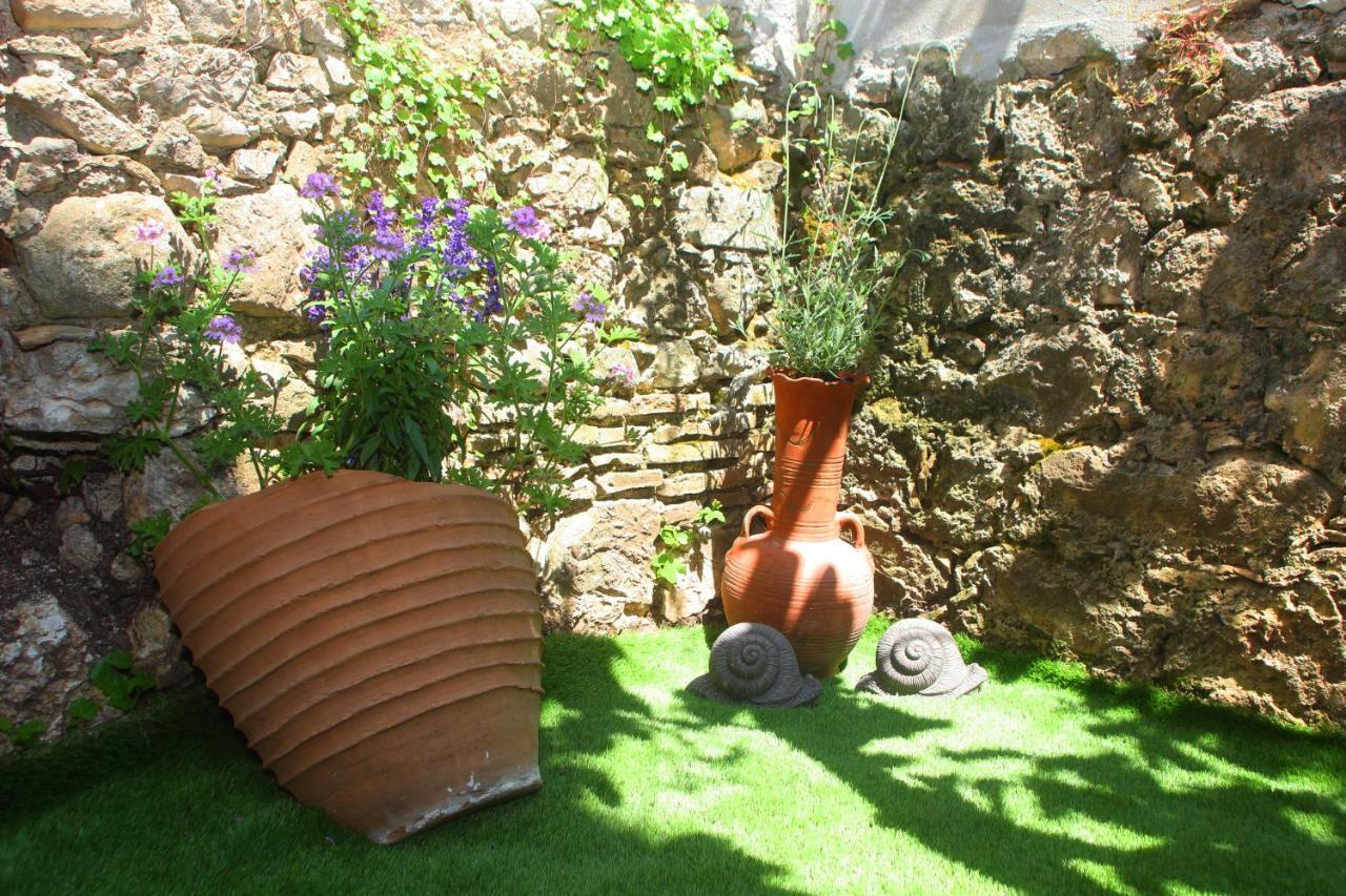 Intown Suite Lefkada City ภายนอก รูปภาพ